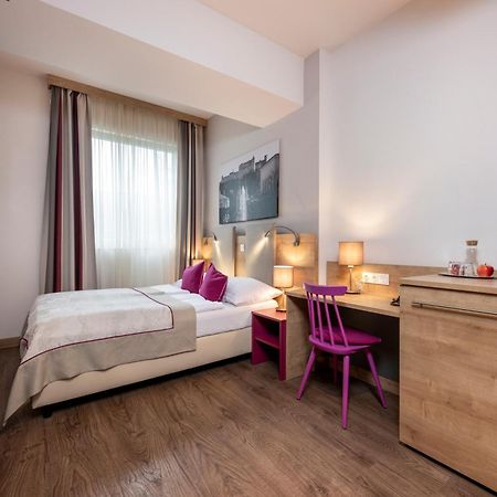 Hotel Junior By Max 70 Salzburg Ngoại thất bức ảnh
