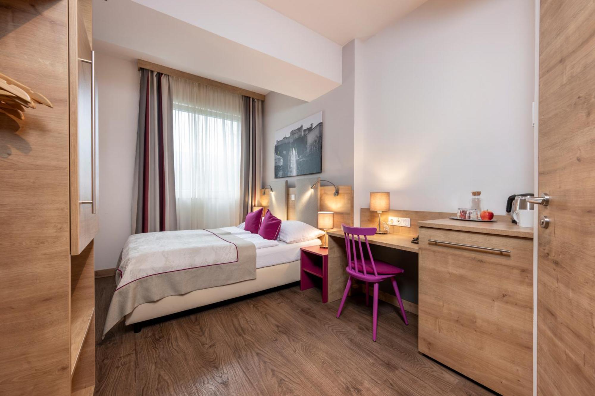 Hotel Junior By Max 70 Salzburg Ngoại thất bức ảnh
