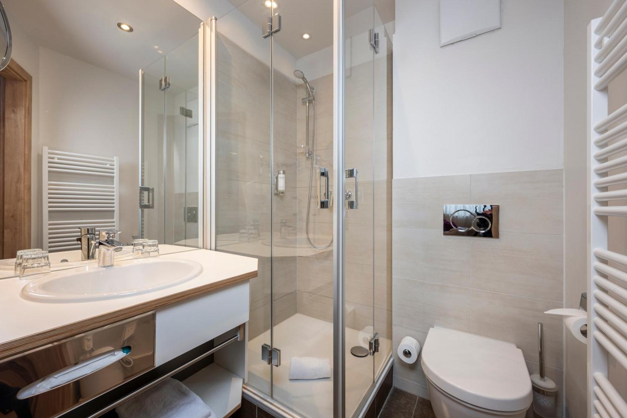 Hotel Junior By Max 70 Salzburg Ngoại thất bức ảnh